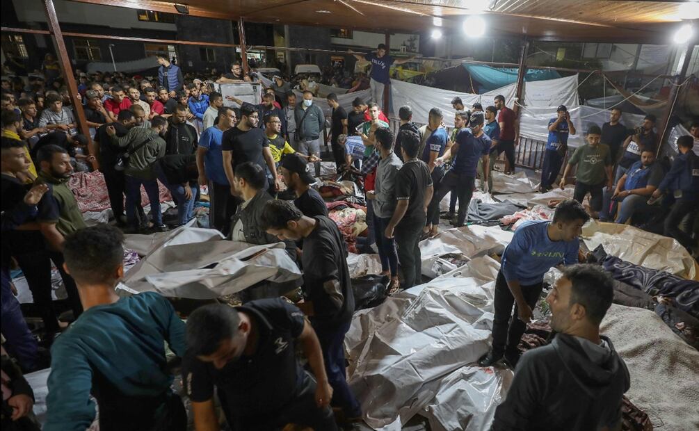 Ataques aéreos israelíes contra el hospital Ahli Arab en el centro de Gaza. Foto: AFP