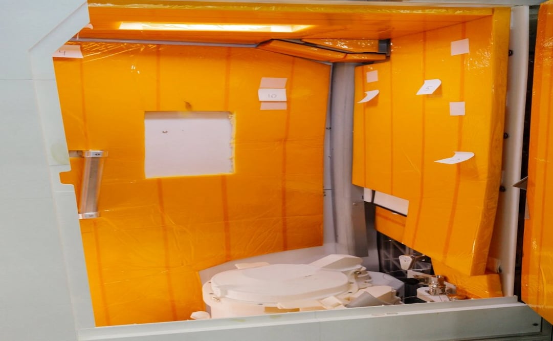 Captura de vídeo cedido por la NASA que muestra el retrete a bordo de la cápsula Orión de la misión lunar Artemis II. (08/04/26) Foto: EFE