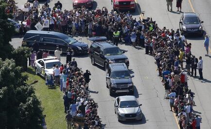 Muhammad Ali makes his final journey