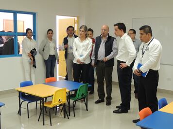 Sales y Arriola recorren Cefereso para mujeres en Morelos