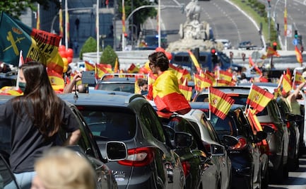 Miles de españoles protestan desde sus autos contra el gobierno