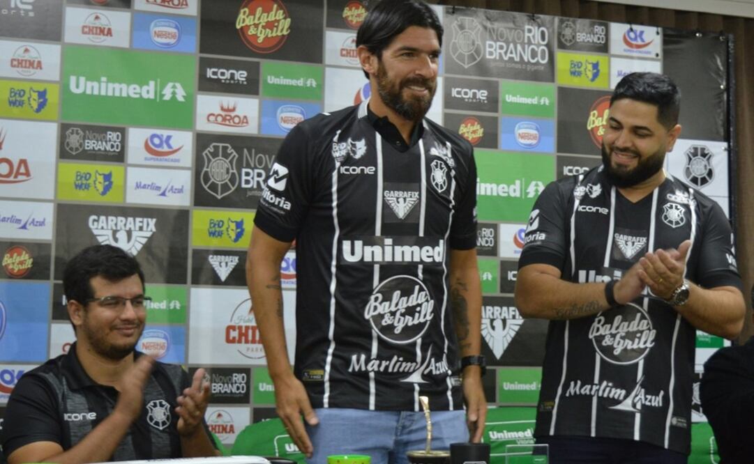 Presentación del "Loco" Abreu con el Río Branco de la cuarta división de Brasil. FOTO TOMADA DE TWITTER @riobrancoes
