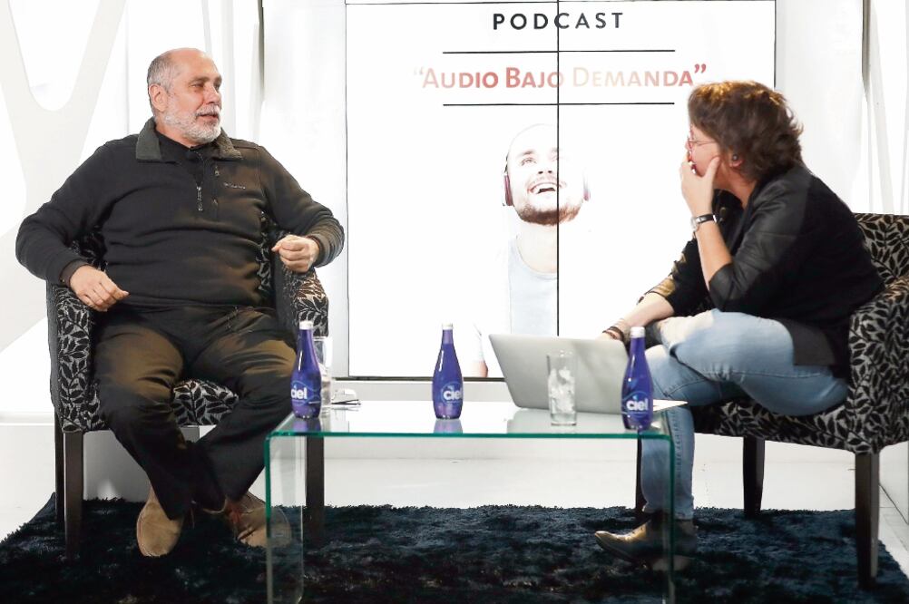 Guillermo Arriaga y Gabriela Warkentin en el lanzamiento de Podium (YADIN XOLALPA. EL UNIVERSAL)