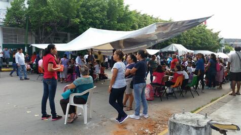 Padres de familia documentan riesgos en escuelas de Chiapas