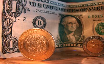 El peso rompe la barrera de 17 por dólar