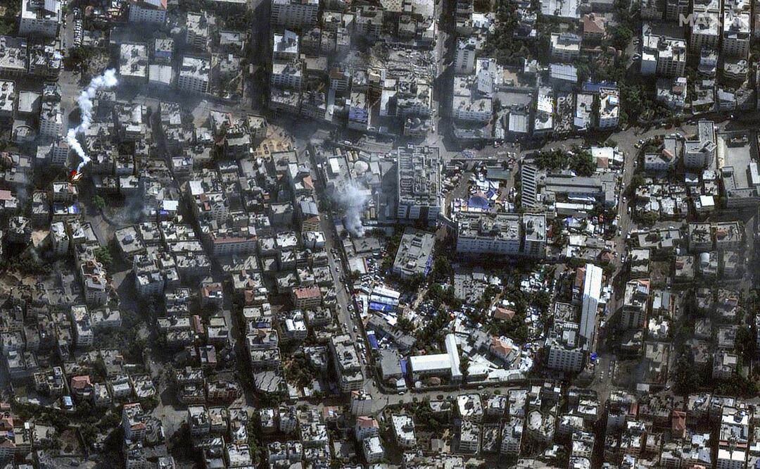 El hospital de Al Shifa y sus alrededores en Ciudad de Gaza, el sábado 11 de noviembre de 2023. Foto: AP