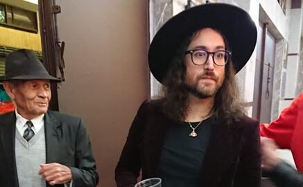 Hijo de John Lennon visita la lucha libre de la Arena México