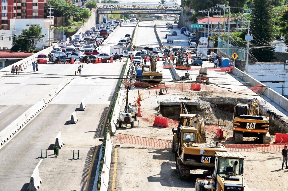 Protección Civil de Cuernavaca detectó nuevas afectaciones en los muros de contención y bases estructurales del Paso Exprés Tlahuica. (TONY RIVERA. EL UNIVERSAL)