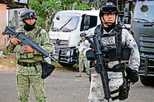Fuerzas federales catean finca en Tequila, Jalisco; aseguran armas, granadas, equipo táctico y auto de lujo