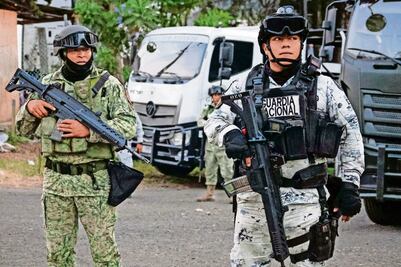 Fuerzas federales catean finca en Tequila, Jalisco; aseguran armas, granadas, equipo táctico y auto de lujo