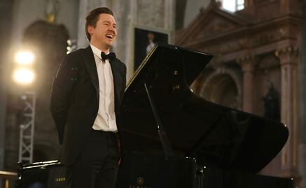 Valuntonis interpreta obras clásicas para piano en el Cervantino