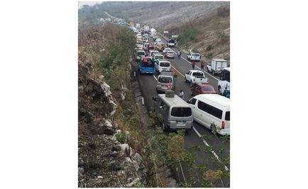 Reportan bloqueo en la carretera Tuxtla-San Cristóbal 