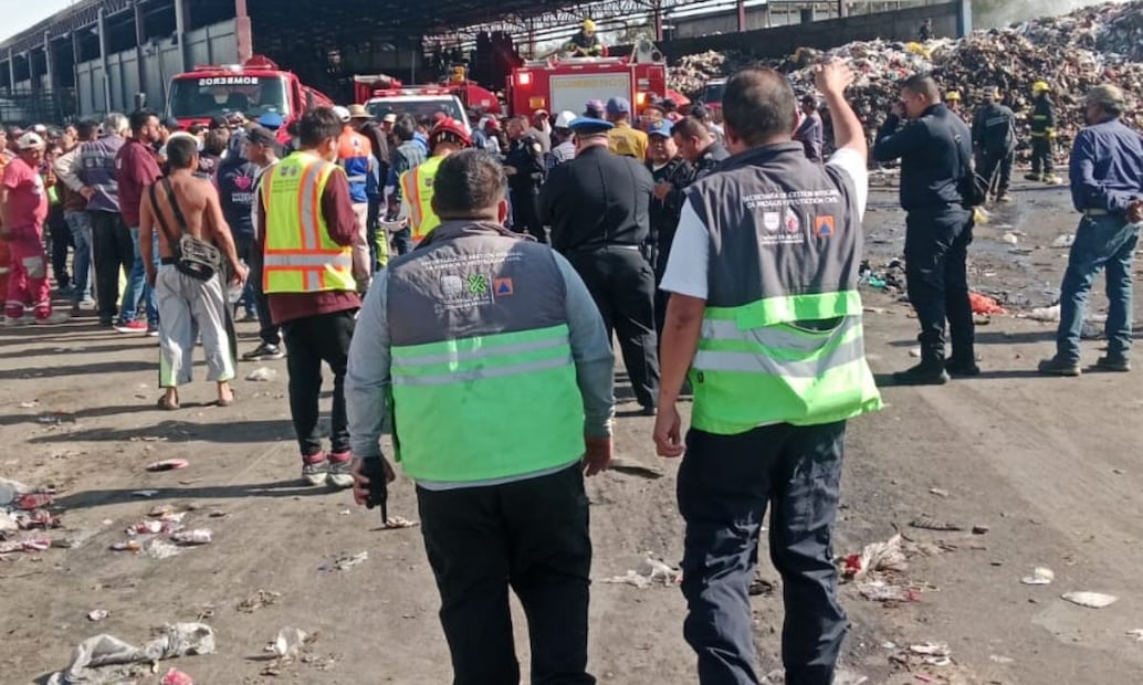 El cuerpo de bomberos capitalino acudió al lugar de los hechos en San Juan de Aragón. Foto: Especial.