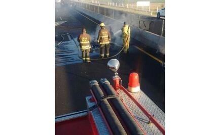 Persona muere calcinada tras accidente en Circuito Exterior Mexiquense