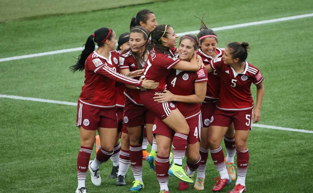 Las jugadoreas mexicanas celebran su gol. Reuters