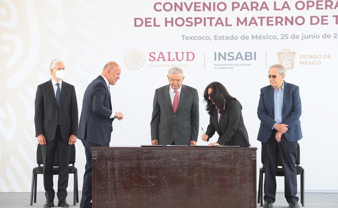 El Presidente encabezó la firma de un convenio para que el Insabi opere el Hospital Materno de Texcoco. Foto: Juan Boites / EL UNIVERSAL