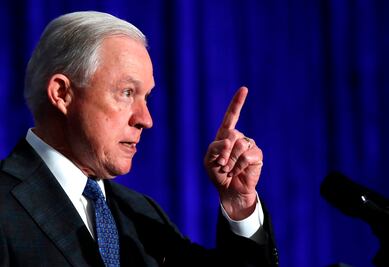 Sessions ordena “tolerancia cero” contra cruces ilegales en la frontera