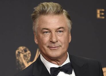 Alec Baldwin dispara durante el rodaje de un tiroteo de la película "Rust" y muere una mujer