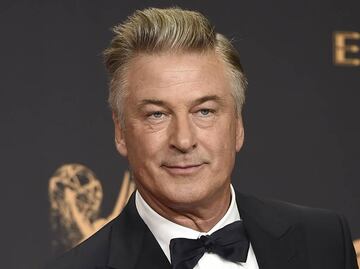 Alec Baldwin dispara durante el rodaje de un tiroteo de la película "Rust" y muere una mujer