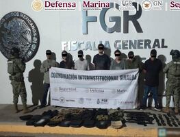 Caen en Sinaloa 18 presuntos integrantes de "Los Chapitos"; les aseguran armas y químicos