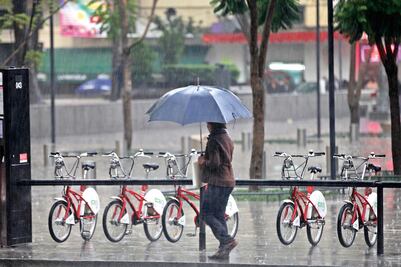 Prevén lluvia y frío esta noche al sur del país