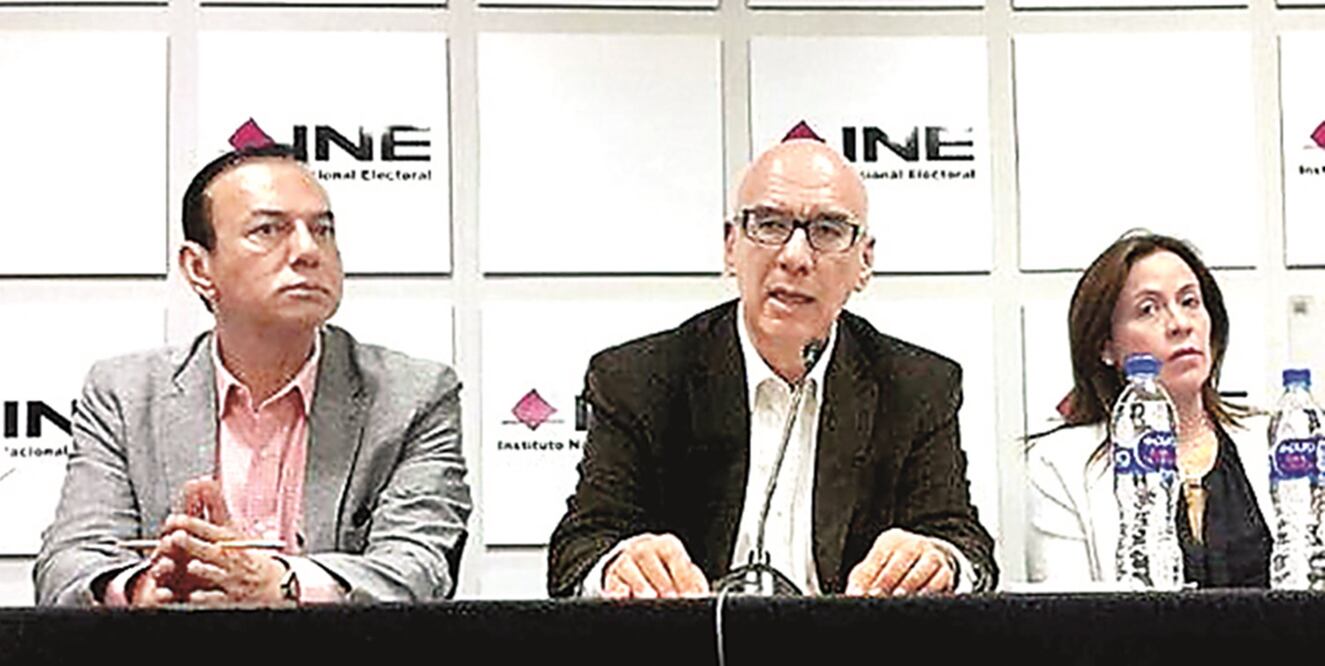 El dirigente de Movimiento Ciudadano, Dante Delgado (centro), explicó que no vendió a Amazon Web Services las copias del padrón que recibió del INE (MOVIMIENTO CIUDADANO)