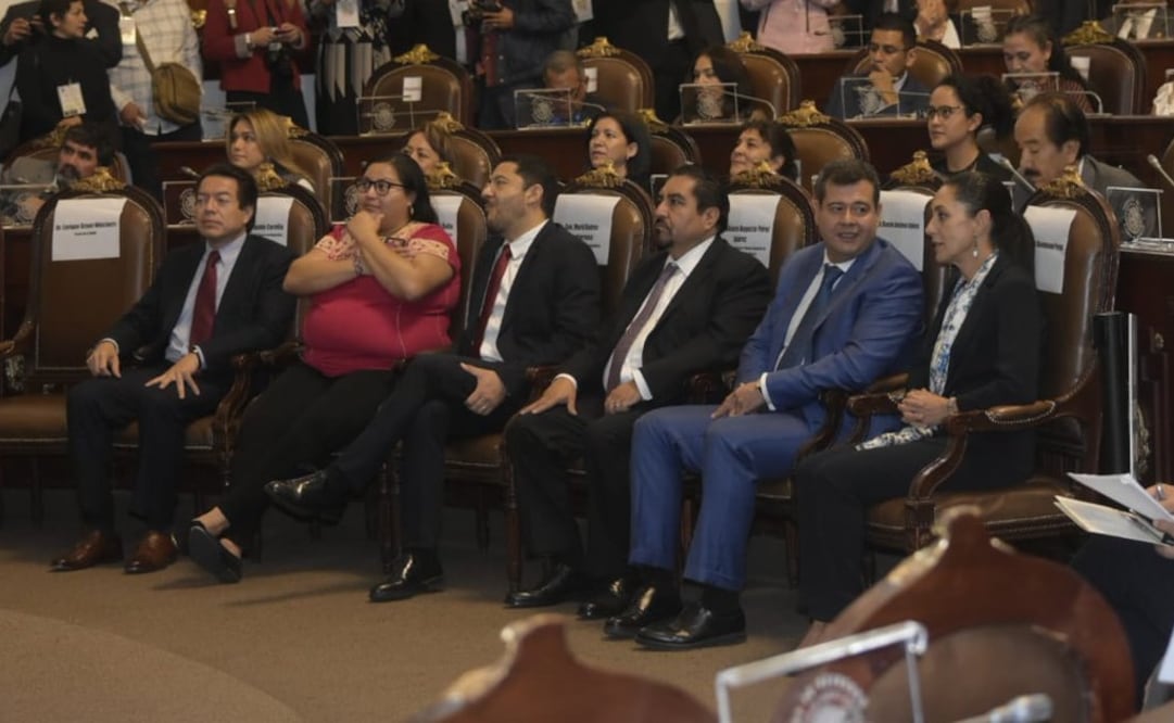 El jefe de Gobierno acudió esta mañana al recinto de Donceles y Allende como invitado a la sesión de instalación del Primer Congreso de la Ciudad de Mexico y la entrada en vigor de la Constitución de la Ciudad. Fotografía: Especial