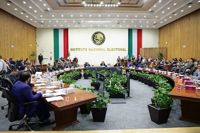 Consejeros del INE urgen a activar la comisión contra narcocandidatos; reclaman falta de lineamientos y retrasos