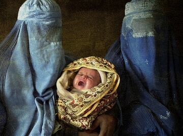 La "horrible experiencia" de dar a luz bajo el régimen talibán en Afganistán