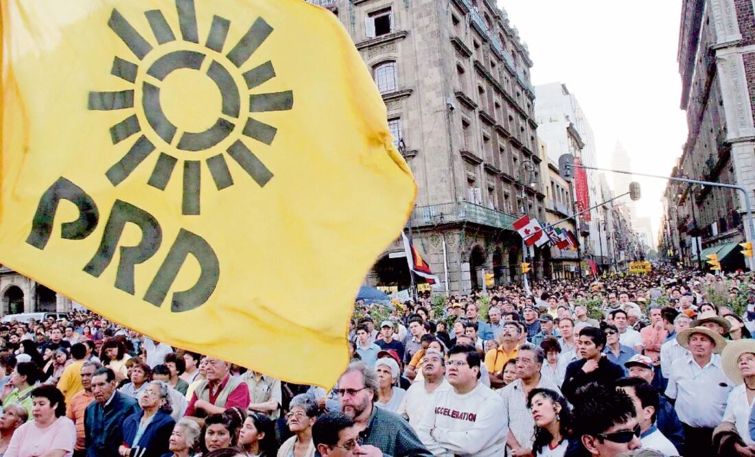 El sol azteca, de ser el contrapeso en el Congreso de la Unión hace trece años, en la actualidad, con 11 diputados y cinco senadores, necesita alianzas legislativas para hacerse escuchar. Foto: ARCHIVO EL UNIVERSAL