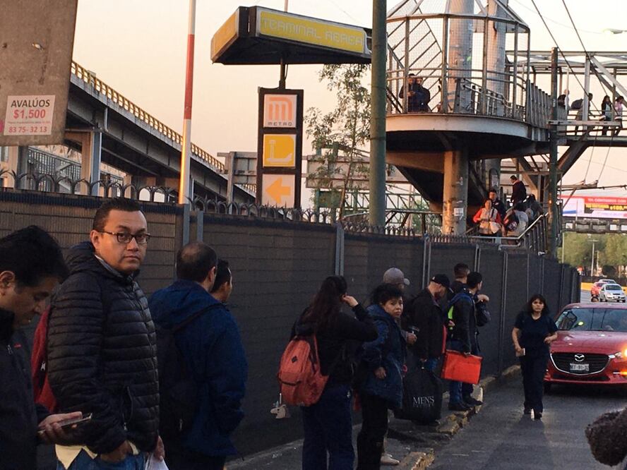 Amanece Metro sin servicio en 7 estaciones de dos Líneas