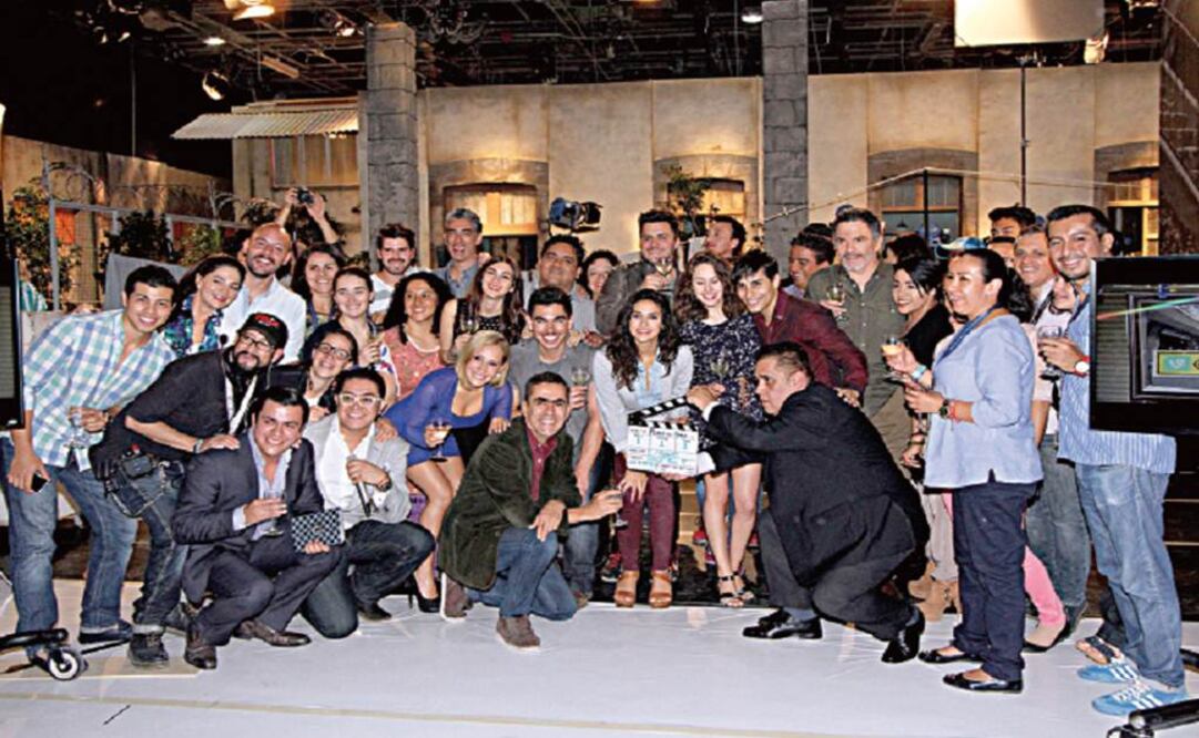 El elenco de la telenovela charló con los medios; al evento faltó Mane de la Parra, protagonista