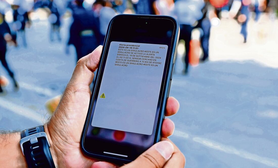 El año pasado durante el Simulacro de Sismo el alertamiento vía mensaje a celulares falló. Foto: Archivo EL UNIVERSAL