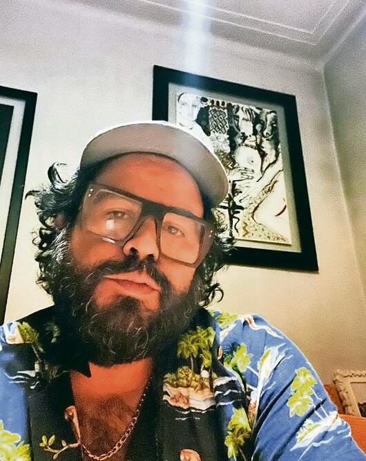 Barrientos usa su carisma para hablar de temas como las relaciones swingers, el porno y los juguetes sexuales. Foto: Instagram