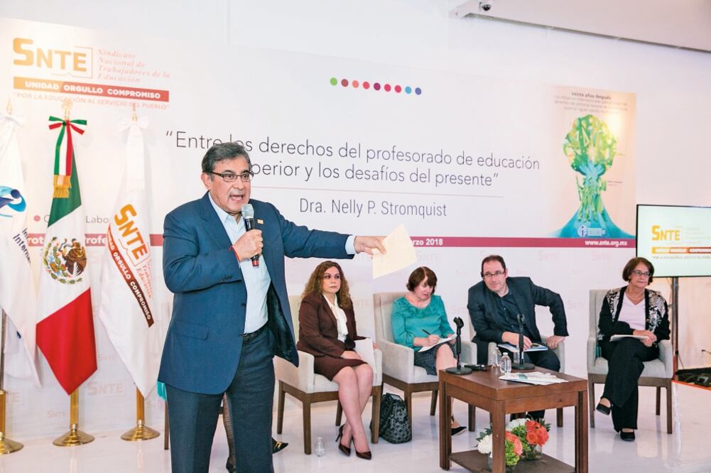 El secretario general del SNTE, Alfonso Cepeda, dijo durante la conferencia que el sindicato debe ser solidario para enfrentar los desafíos del magisterio (ESPECIAL)