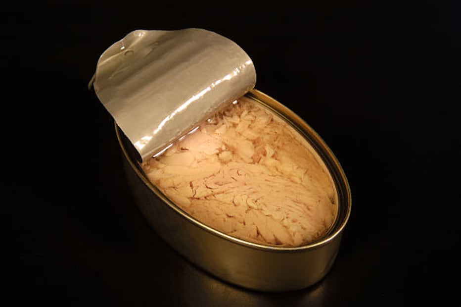 Cuela el atún de agua y no lo consumas en exceso. Foto: Unsplash