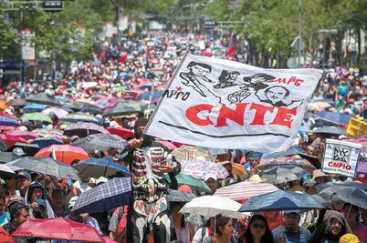 Fidel Castro, Marx y comunismo en libros de la CNTE