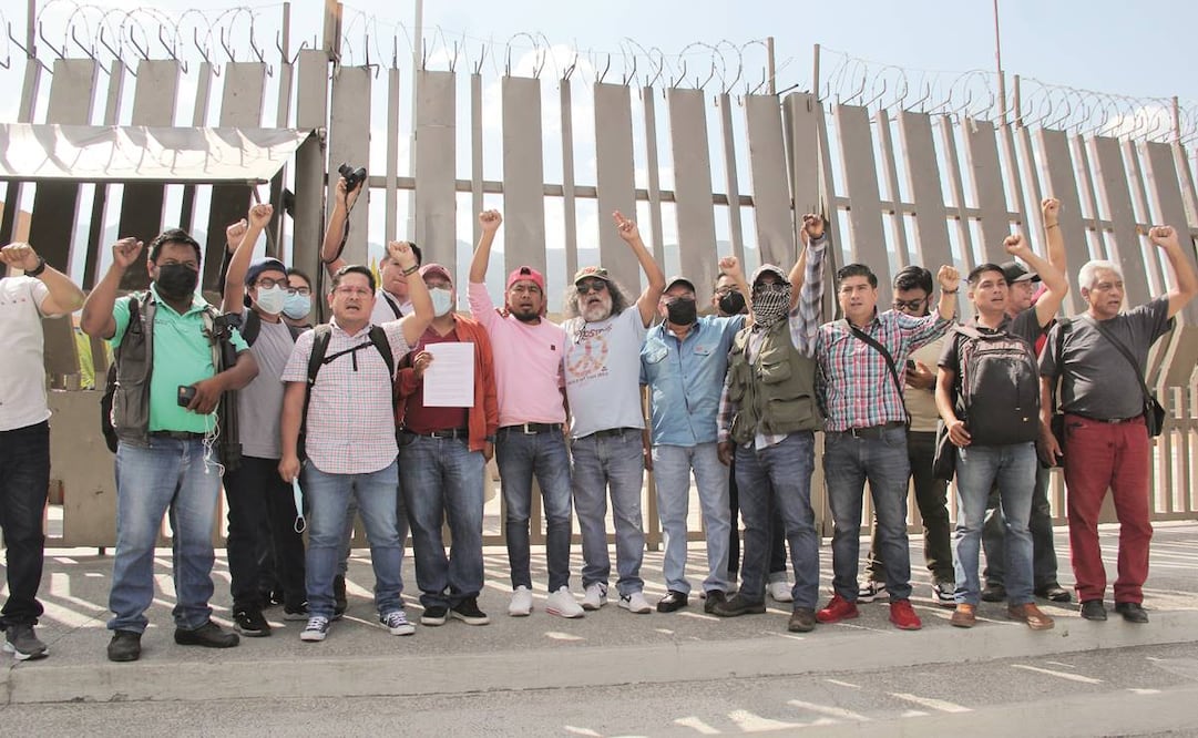 Reporteros de la entidad exigieron ayer a las autoridades federales y estatales que localicen al periodista Jesús Pintor Alegre y a los administradores Fernando Moreno Villegas y Alan García Aguilar. Foto: Anwar Delgado/ EL UNIVERSAL