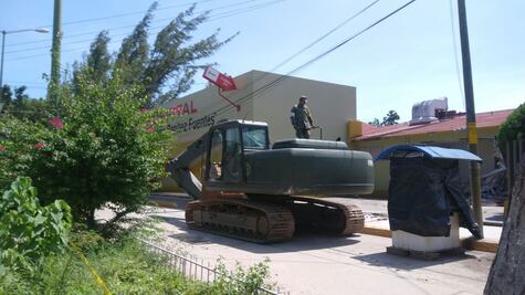 Comienza demolición del hospital de Juchitán que colapsó en sismo