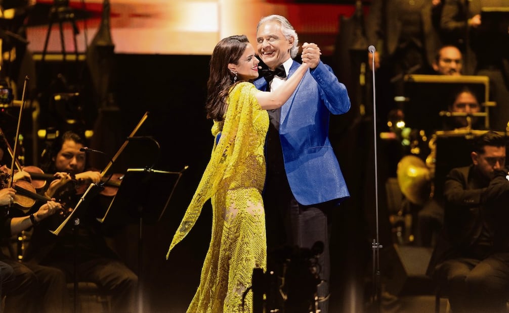 Con la soprano Larisa Martínez interpretó “La vedova allegra” (La viuda alegre) y también la invitó a bailar. Foto: HUGO SALVADOR/EL UNIVERSAL