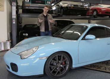 Este famoso youtuber repara autos de colección baratos