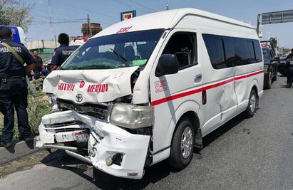 Accidente de combi deja 14 heridos sobre la carretera federal Mérida- Cancún