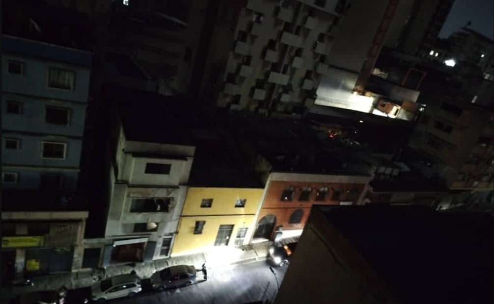 Calle de La Habana permanece a oscuras durante la interrupción del suministro eléctrico que afectó al occidente de Cuba (01/08/2026). Foto: @CarlosJRojas13