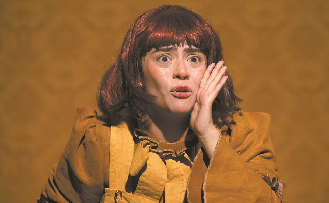 La actriz Dani Crank interpreta cuatro personajes sobre el escenario, a una niña, su madre, la nana y la abuela. Foto: La Gorgona Teatro