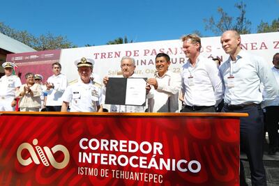 AMLO firma convenios para arrancar proyectos en los Polos de Desarrollo en el Corredor Interocéanico
