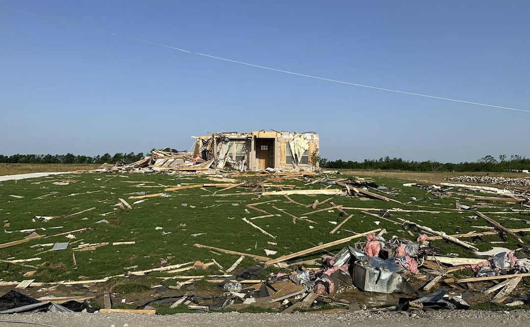 Autoridades comunicaron que decenas de viviendas fueron destruidas y miles de ciudadanos se encuentran sin suministro eléctrico a causa de condiciones climáticas adversas. Foto: X @BrianAllenWX