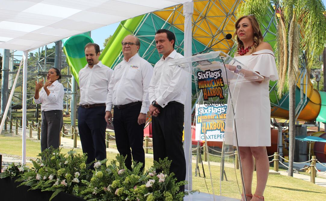 Autoridades federales y estatales presentes en la reapertura del parque acuático Six Flags Hurricane Harbor. (FOTO: CIUDADANOSMX)