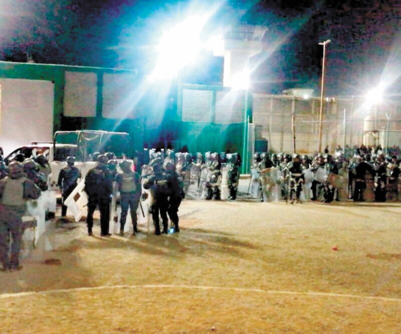 Derivado de la movilización de 398 reclusos de la cárcel varonil de Cieneguillas, el lunes ocurrió un motín en el centro penitenciario. Foto: ESPECIAL