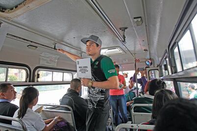 Pugilistas piden dinero en la calle