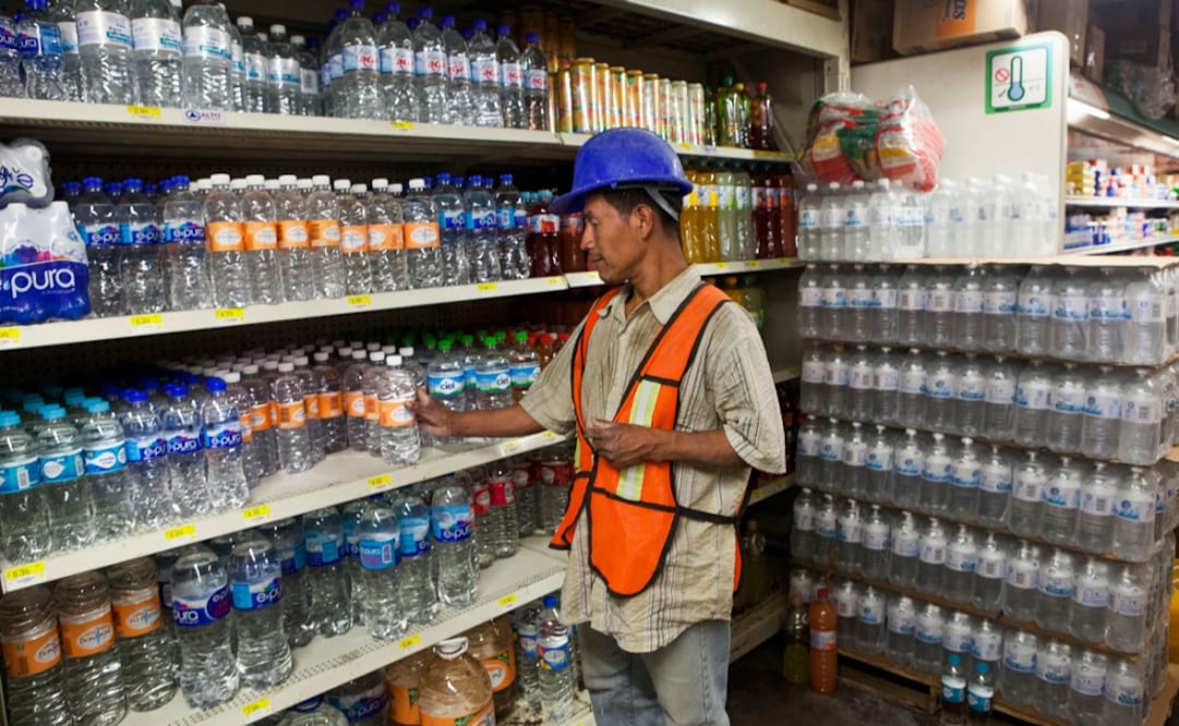 Sales of bottled water in Mexico represented a market of 11.99 billion dollars in 2014. (Photo: Archive/El Universal)